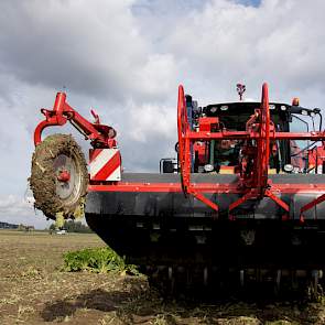 De ontbladeraar voorop is van Grimme.