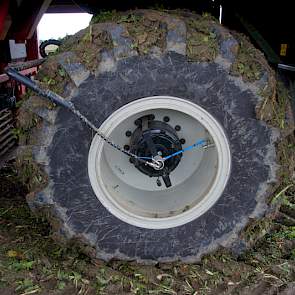 Een drukwisselsysteem op de banden van de Passi is uniek op een bietenrooier. Op lage spanning is vervoer van de rooier op een speciale dieplader het best te doen. De machine blijft zo laag genoeg om voor de wet normaal transport te zijn.