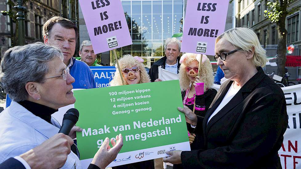 Milieudefensie wil een andere koers gaan varen en met boeren de strijdbijl begraven in de discussie over duurzaamheid. Bond de organisatie tot op heden nog op een activistische wijze de strijd aan met de landbouw, nu wil Milieudefensie samenwerken met boe