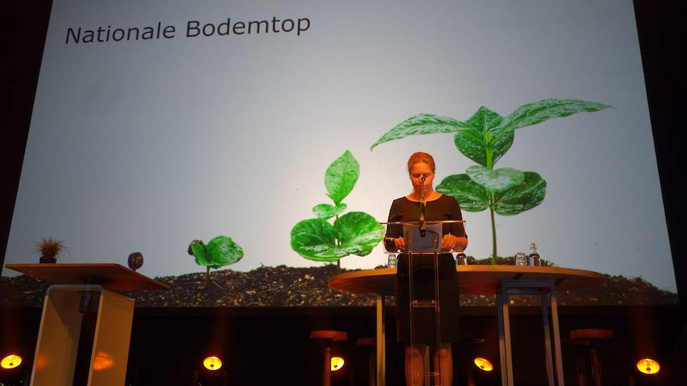 Minister Carola Schouten van Landbouw, Natuur en Voedselkwaliteit trapte de dag af. In haar toespraak zei ze dat boeren, zowel letterlijk als figuurlijk, meer krediet verdienen. „We hebben boeren en hun kennis nodig. Zij kennen hun bodem.”