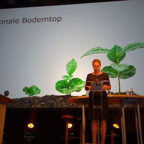 Minister Carola Schouten van Landbouw, Natuur en Voedselkwaliteit trapte de dag af. In haar toespraak zei ze dat boeren, zowel letterlijk als figuurlijk, meer krediet verdienen. „We hebben boeren en hun kennis nodig. Zij kennen hun bodem.”