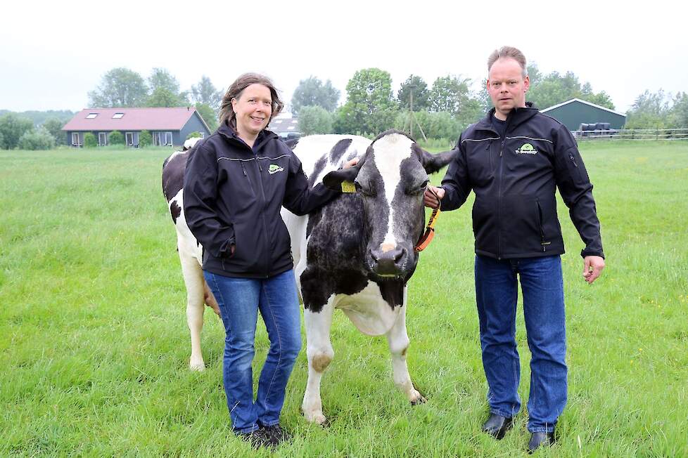 Jan en Hermineke Vonk met de destijds bijna 16-jarige tientonner Bartje 238 (Newhouse Rocko x Eastland Cash).