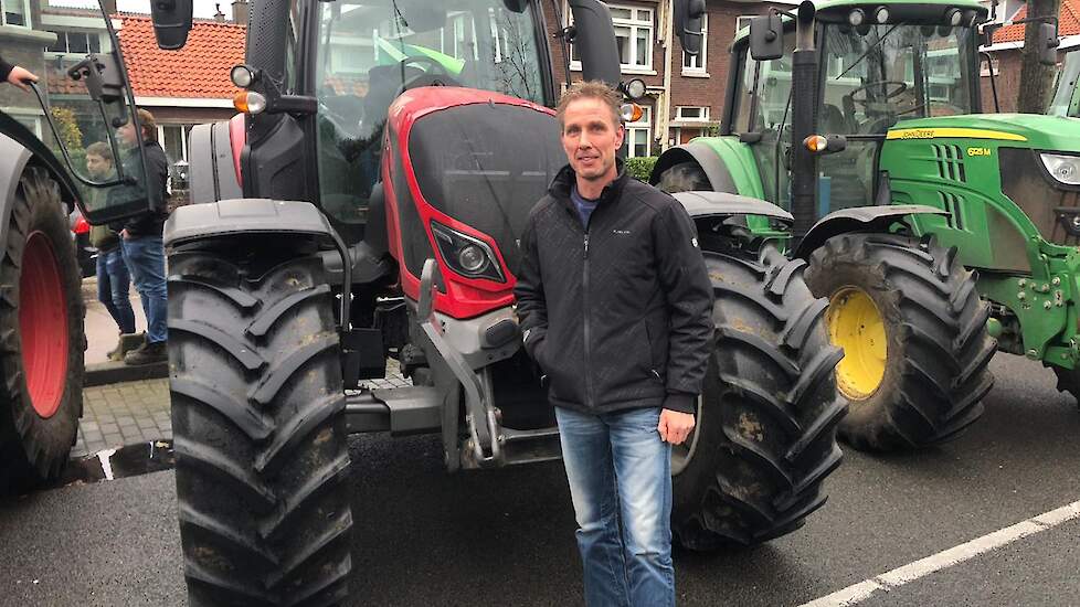 Herwin Prinsen, de boer waar Agrio bij meereed, is zojuist gearriveerd in Den Haag.