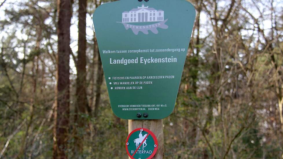 Het landgoed is ingericht voor vee én wandelaars.