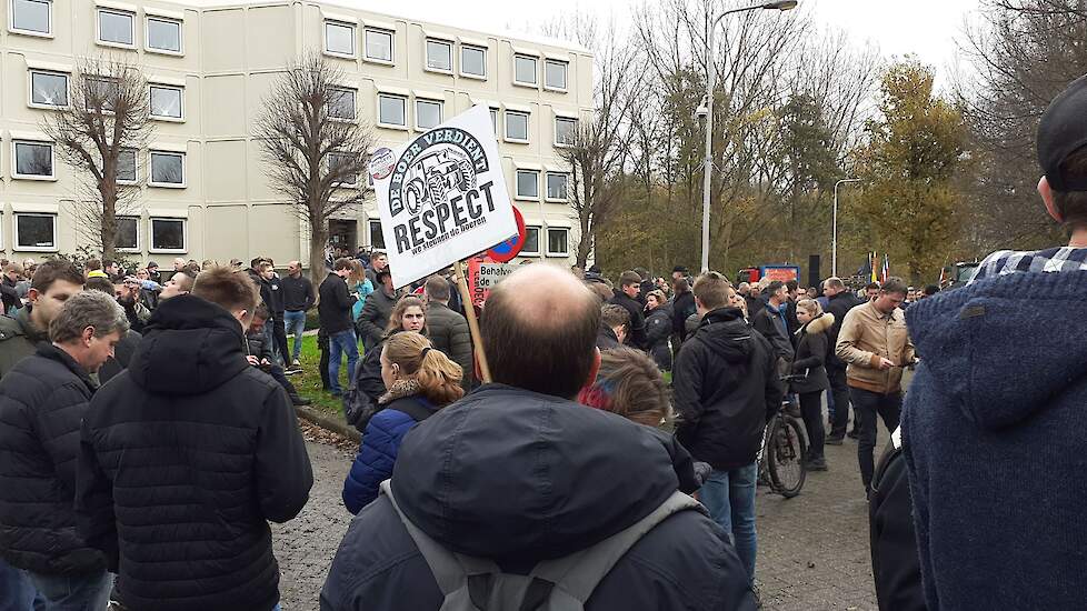 Het boerenprotest van 17 november 2020 op de parkeerplaats van het CBL. Hier werd ook het keurmerk FarmerFriendly officieel gepresenteerd.