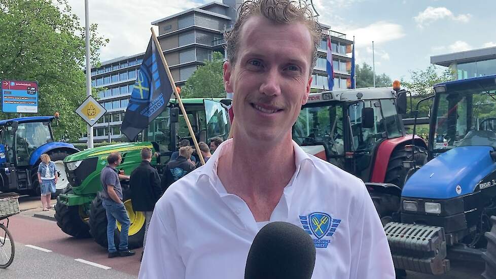 Jos Ubels van Farmers Defence Force in Zwolle tijdens boerenprotest:  'Straks geen auto meer rijden'