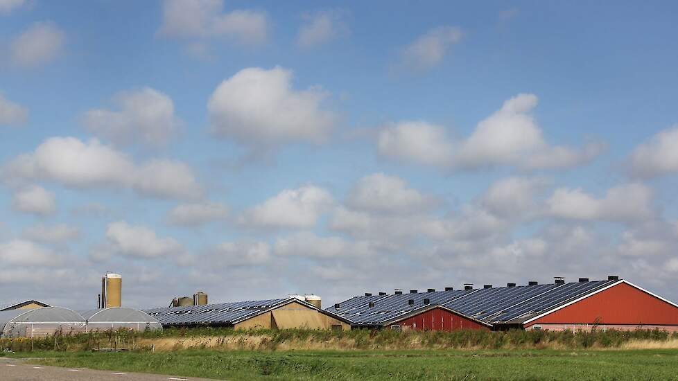 Zonnepanelen op zijn daken in ruil voor asbestsanering.