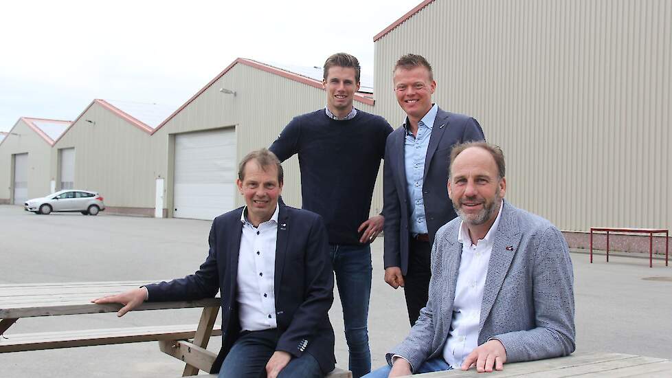De zoons Jasper en Ivan en vaders Paul en Jacob Jan vormen samen VOF Dogterom op Goeree Overflakkee. Drie jaar geleden begonnen ze met de plannen voor het zelfrijdende park. Arie Pieter van den Hoek is de akkerbouwer in de Hoekse Waard die in hetzelfde pr