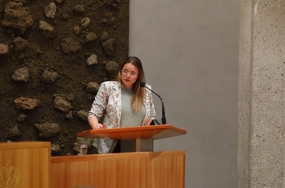 De Drentse melkveehouder en Kamerlid Eline Vedder in actie namens het CDA.