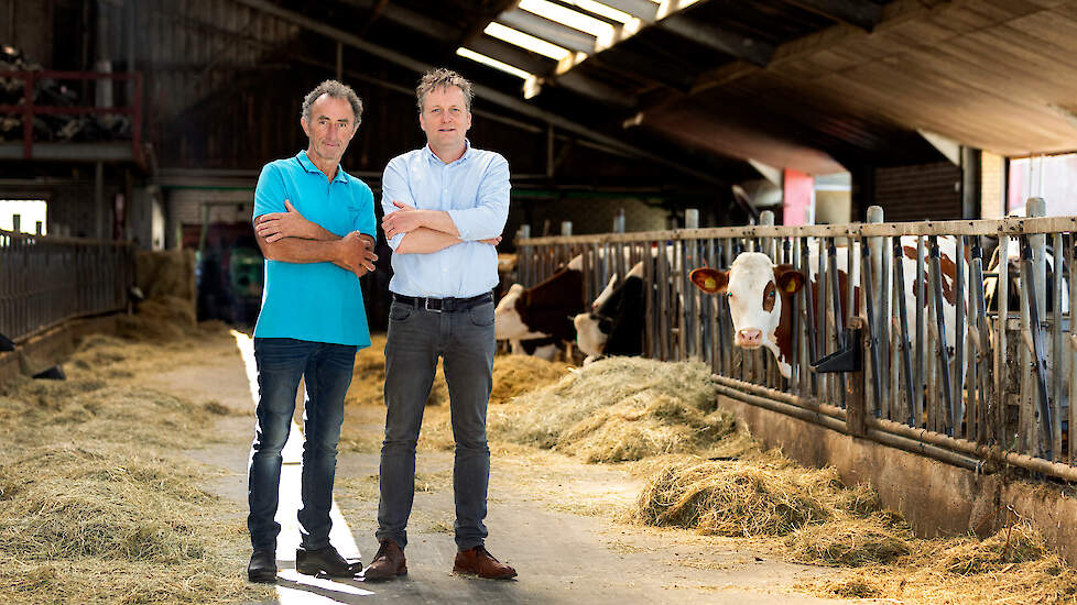 Arnold van Adrichem (links) en Kees Boks: „We hebben hier te maken met een landschap. Dat is iets anders dan een park. Landschapsbeheer is al eeuwenlang het werk van landbouwers.”