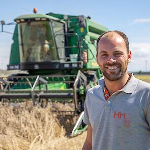 De eerste tarwe van Joost Waiboer kwam medio augustus van het land, het laatste perceel is vorige week vrijdag gedorst. De akkerbouwer teelt in totaal 34 hectare tarwe.