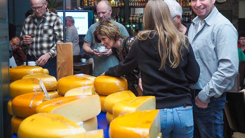 Kazen kijken voordat de prijsuitreiking begint.