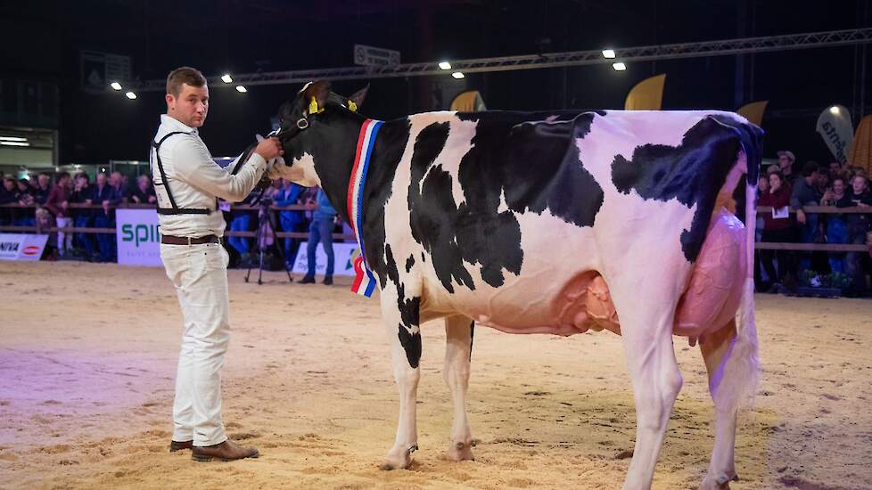 Heerenbrink Angelina van de familie Steegink-van den Berg uit Okkenbroek prolongeerde haar algemene kampioenstitel van vorig jaar.