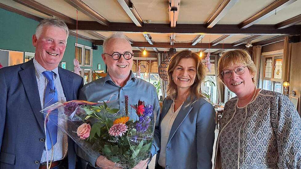 Vlnr: Wim Staal, Gerard van den Hengel, Astrid Dijkstra (secretaris) en Gerdien Boerma (penningmeester).