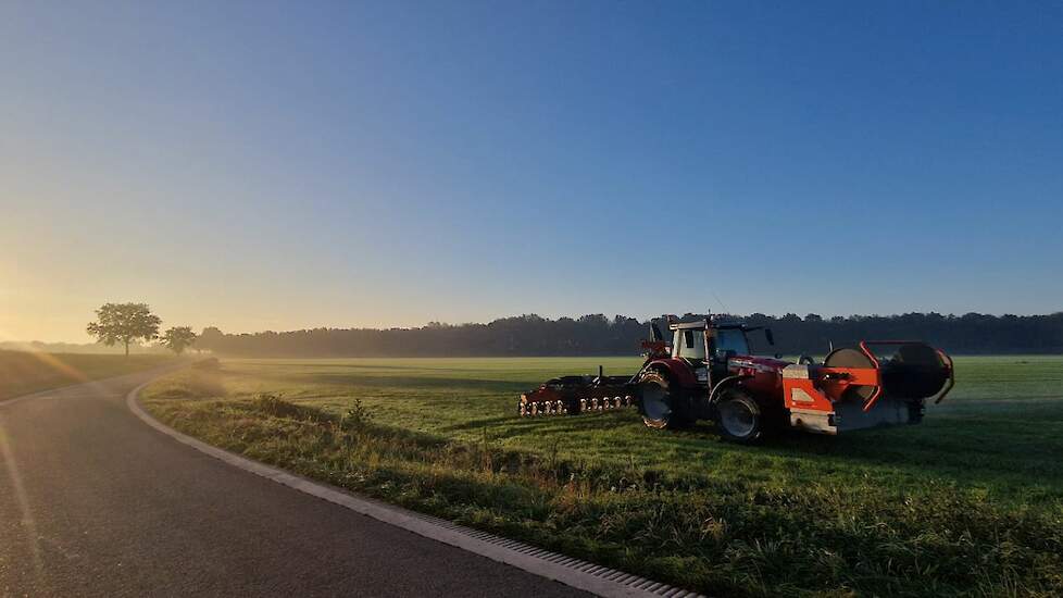 Van Helmond Loonbedrijf kon mooie plaatjes schieten van het sleepslangen deze week.