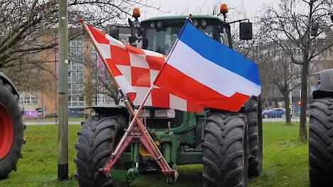 Video: Protest bij Brabants provinciehuis tegen landbouwplannen: 'Het is alsof we niet meer mogen boeren'