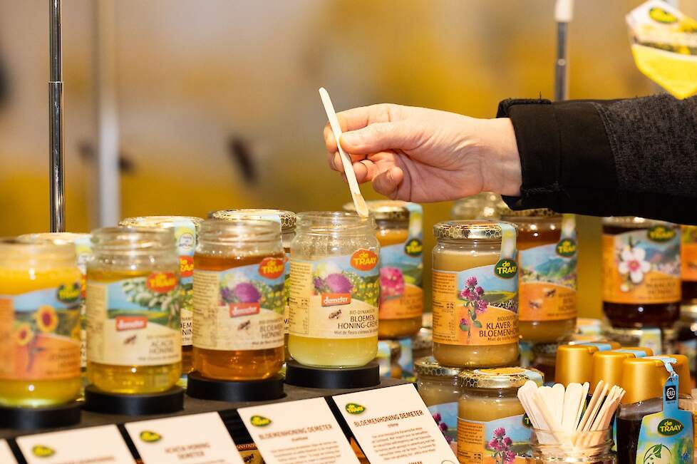 Imkerij de Traay uit Lelystad reist ook naar Zuid-Duitsland. Foto genomen op de Nederlandse Biobeurs in 2024.