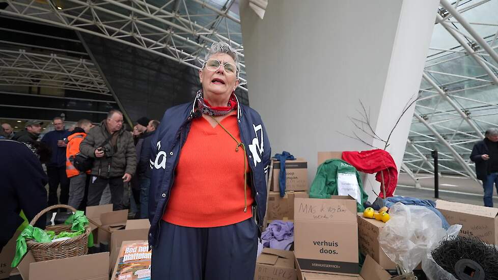 Boerenprotest met verhuisdozen in Utrecht tegen UPLG
